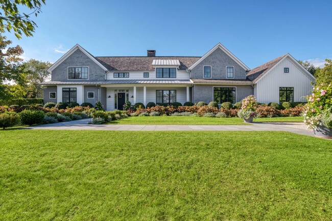 138 Montrose Ln in Water Mill, NY - Building Photo - Building Photo