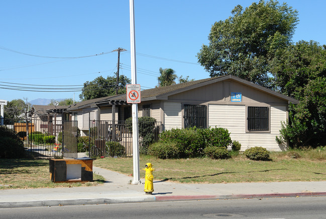 331-333 Pleasant Valley Rd in Oxnard, CA - Building Photo - Building Photo