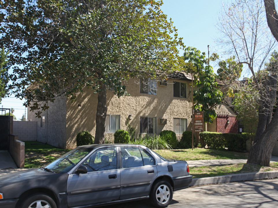 8350 Amigo Ave in Northridge, CA - Building Photo