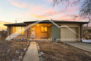 3077 Cimarron St in Aurora, CO - Building Photo