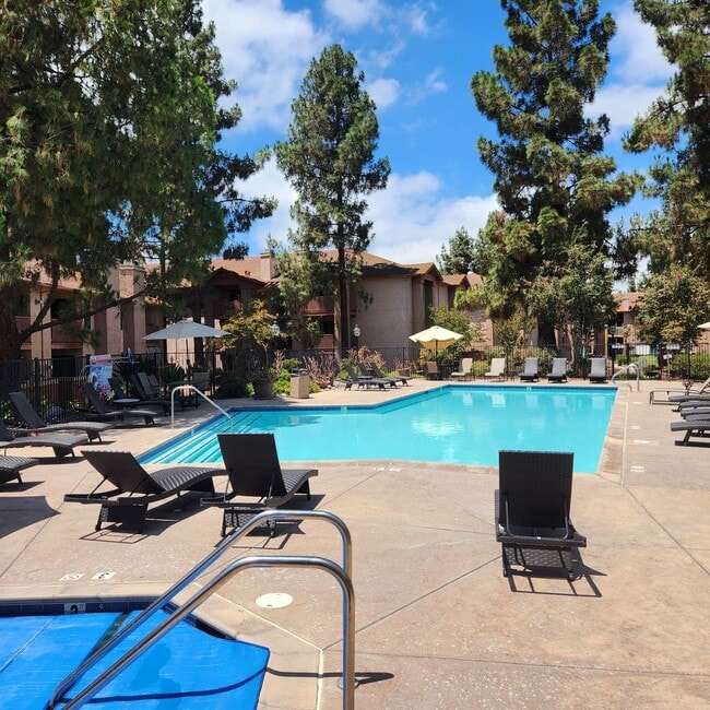 12063 Alta Carmel Ct in San Diego, CA - Building Photo - Building Photo