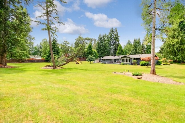 13128 166th Ave SE in Renton, WA - Foto de edificio - Building Photo