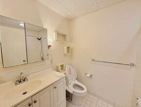 50 Winchester St, Unit 306 in Brookline, MA - Building Photo - Building Photo