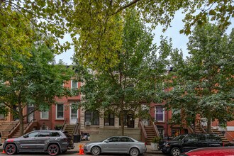 328 Madison St in Brooklyn, NY - Foto de edificio - Building Photo