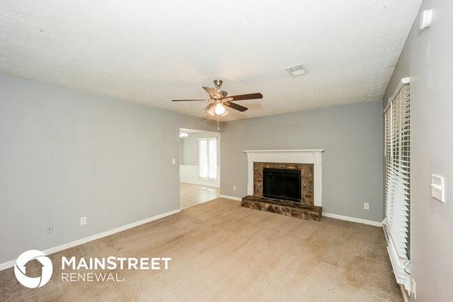 140 Paces Way in Fayetteville, GA - Foto de edificio - Building Photo