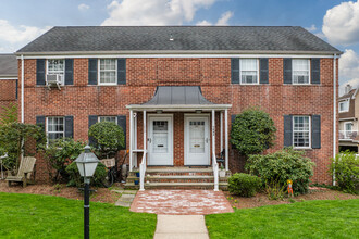 Brighton Court in Stamford, CT - Building Photo - Building Photo