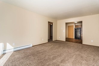 Amberwood Court Apartment Community in Grand Forks, ND - Building Photo - Building Photo