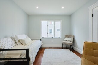 111 Sharon St, Unit 1 in Medford, MA - Building Photo - Building Photo