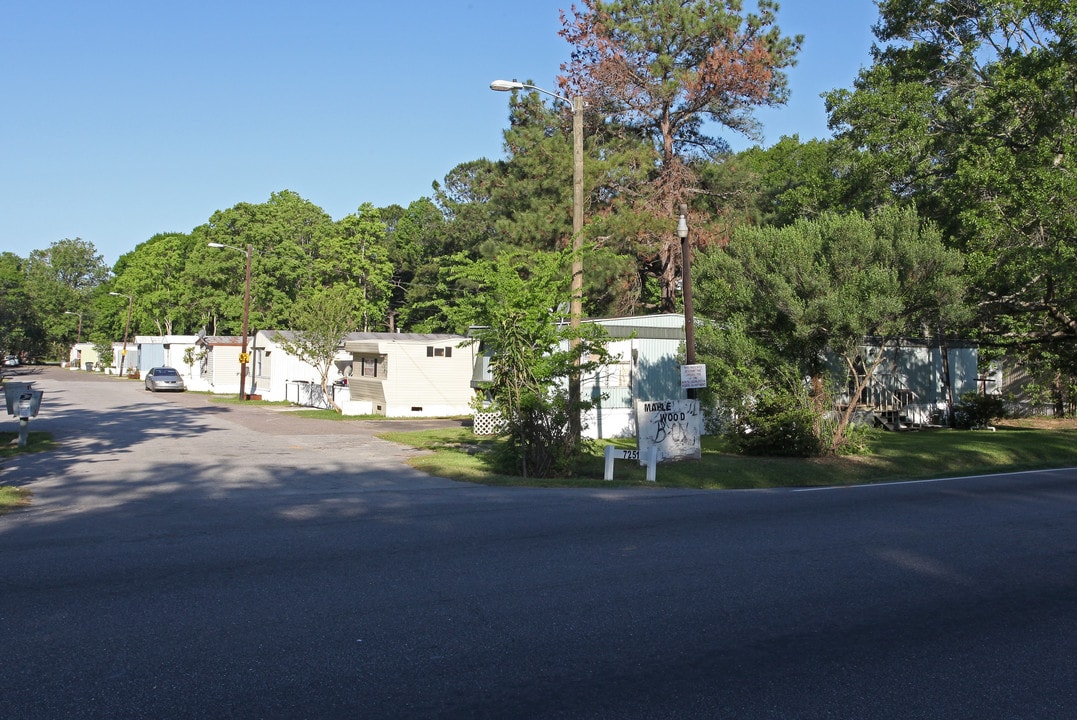 Maple Woods Mobile Home Park in Charleston, SC - Foto de edificio