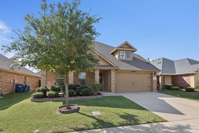 1035 Sadie St in Forney, TX - Foto de edificio - Building Photo