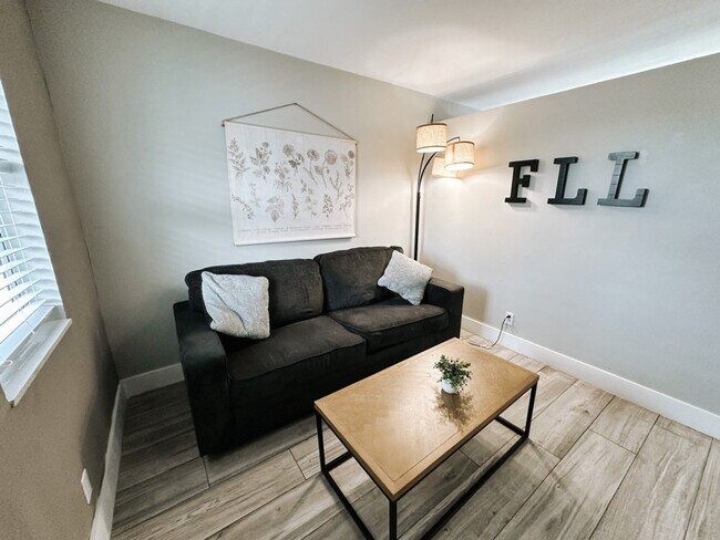 50 SW Davie Blvd in Miami, FL - Building Photo - Building Photo