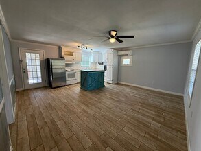 11823 FM 355 in Trinity, TX - Foto de edificio - Building Photo