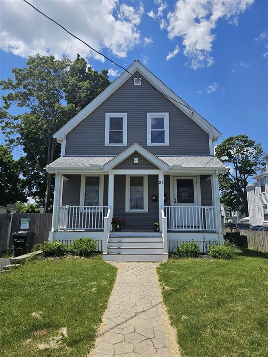 21 Lincoln St, Unit #1 in Reading, MA - Building Photo