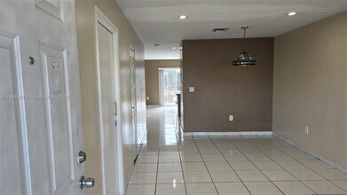 8851 NW 119th St in Hialeah, FL - Building Photo - Building Photo