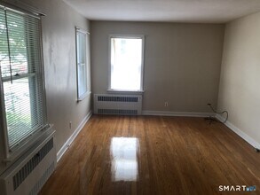 720 Knapps Hwy in Fairfield, CT - Building Photo - Building Photo