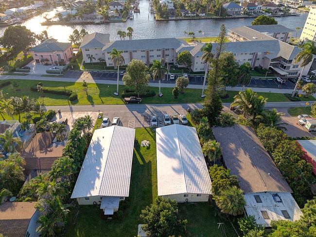 756 SE 19th Ave in Deerfield Beach, FL - Building Photo - Building Photo