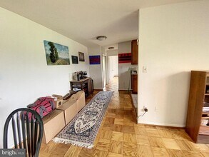 945 N Barton St-Unit -202 in Arlington, VA - Building Photo - Building Photo