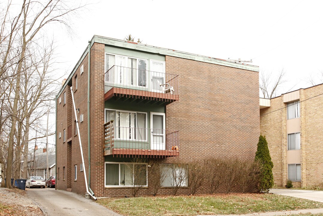 Dewey Apartments in Ann Arbor, MI - Building Photo