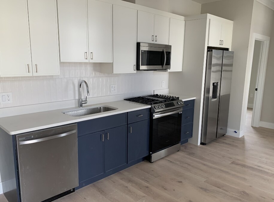 157 Everett St in Boston, MA - Building Photo