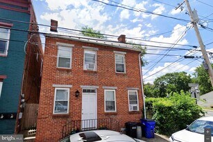 480 W South St in Frederick, MD - Building Photo