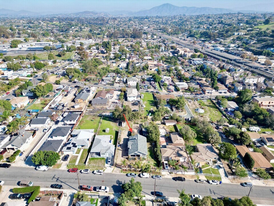 657 63rd St in San Diego, CA - Foto de edificio