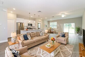 121 Dailey St SE in Palm Bay, FL - Foto de edificio - Building Photo