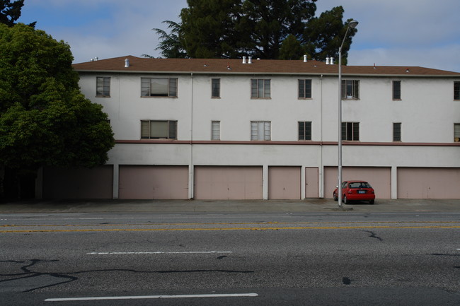 5 Aragon Blvd in San Mateo, CA - Foto de edificio - Building Photo