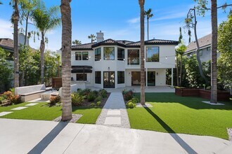 17437 Oak Creek Ct in Encino, CA - Building Photo - Building Photo