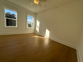 5319 S Hoover St in Los Angeles, CA - Foto de edificio - Building Photo