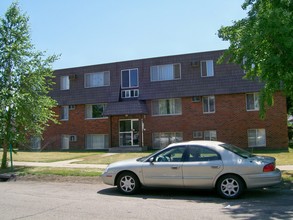 Montana Apartments in St. Paul, MN - Building Photo - Building Photo