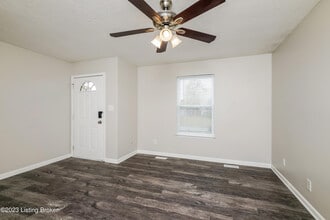 210 Dogwood Run in Shepherdsville, KY - Foto de edificio - Building Photo