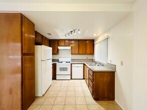 908 Pacific Ave in Venice, CA - Foto de edificio - Building Photo