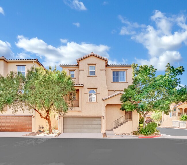 property at 4753 N Priory Gardens St