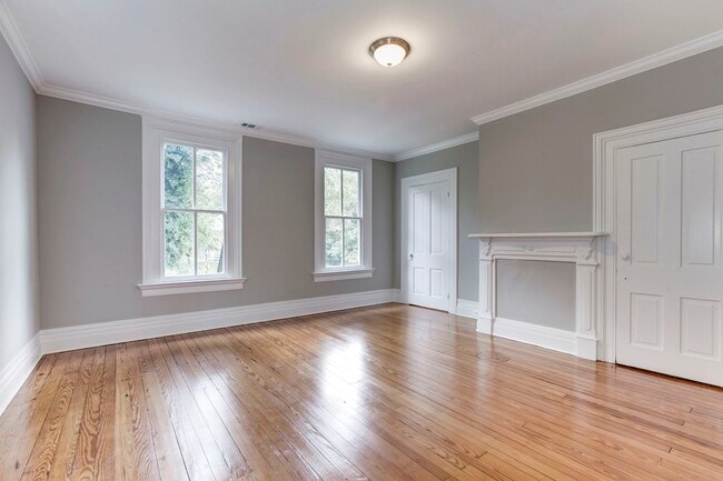 212 W Montgomery Ave, Unit #4 in Rockville, MD - Building Photo - Building Photo