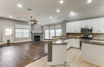 204 Parakeet Dr in Little Elm, TX - Building Photo - Building Photo