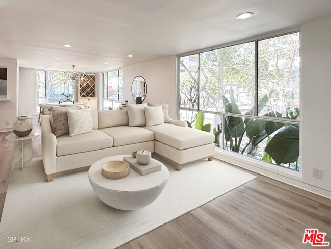 301 Rexford Dr in Beverly Hills, CA - Foto de edificio - Building Photo
