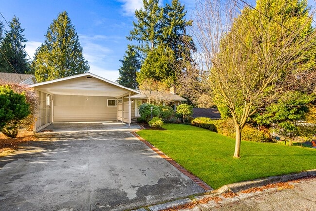 14841 Densmore Ave N in Shoreline, WA - Building Photo - Building Photo