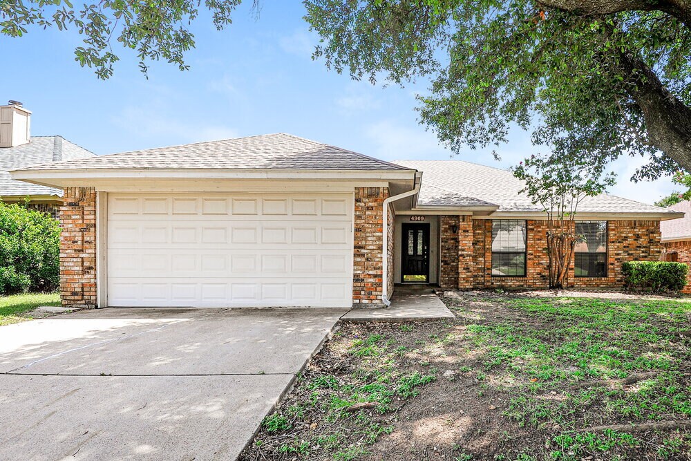 4909 Barberry Dr in Fort Worth, TX - Building Photo