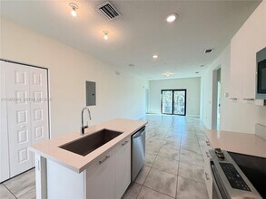 4640 NW 84th Ave in Doral, FL - Building Photo - Building Photo