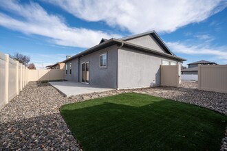 383 Sage Way in Grand Junction, CO - Foto de edificio - Building Photo