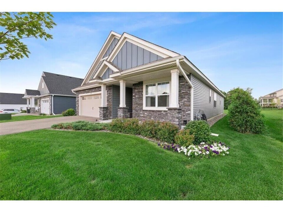 9337 Bridle Way in Victoria, MN - Building Photo