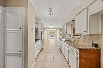 7258 Brentwood Stair Rd in Fort Worth, TX - Building Photo - Building Photo