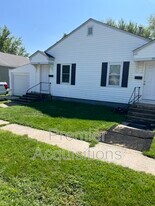 210 E Bland St in Vandalia, MO - Building Photo