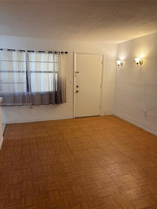 6780 SW 44th St in Miami, FL - Building Photo