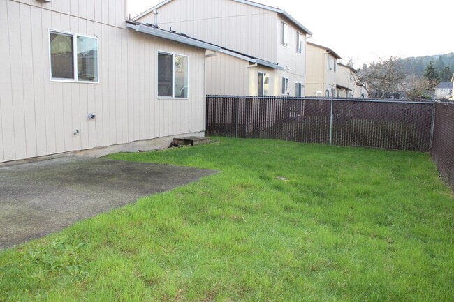 33052 NW Meersburg St in Scappoose, OR - Building Photo - Building Photo