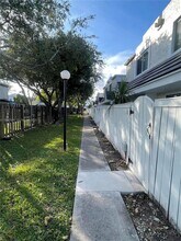 6840 SW 45th Ln in Miami, FL - Building Photo - Building Photo