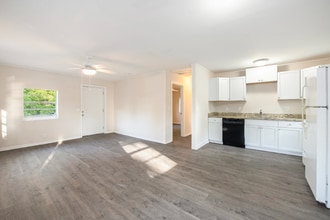 4006 Niagara St in North Charleston, SC - Building Photo - Building Photo