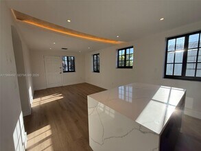 1716 SW 11th St in Miami, FL - Building Photo - Building Photo