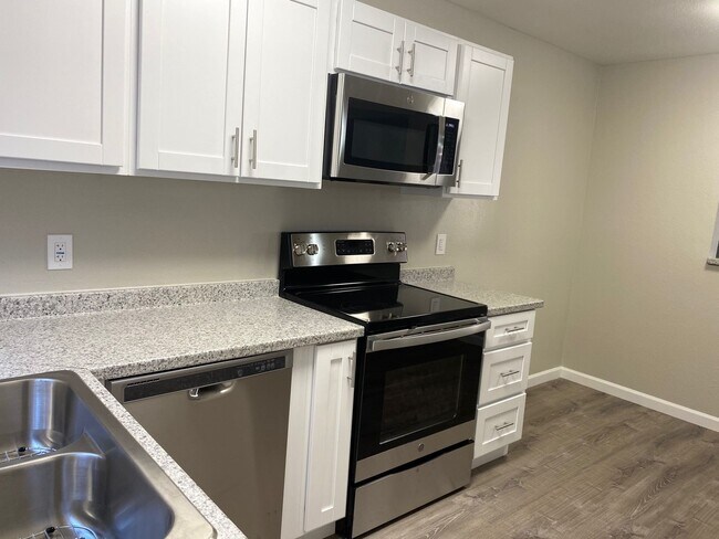 Beautiful Renovations with Washer and Dryer in Mesa, AZ - Foto de edificio - Building Photo