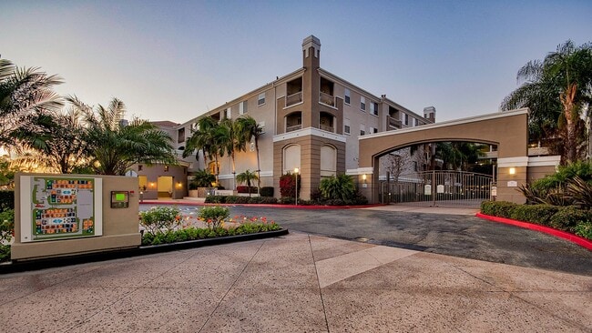 Windsor Main Place in Orange, CA - Building Photo - Building Photo